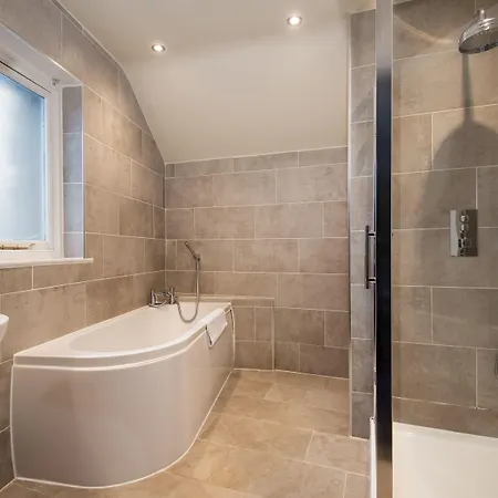 The Angel - The Collection Group 4*