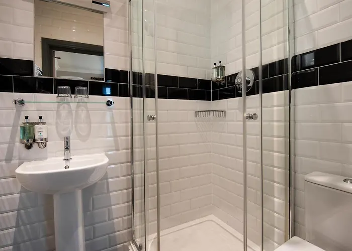 The Angel - The Collection Group باونيس أون وينديرمير