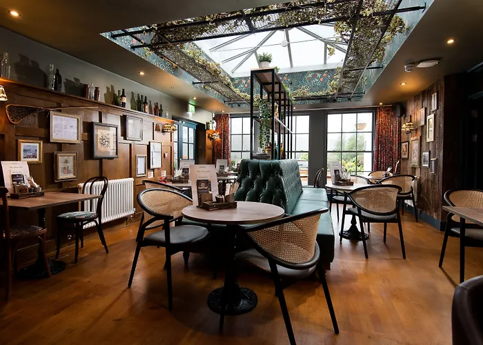 بيت ريفي The Angel - The Collection Group