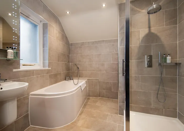 The Angel - The Collection Group 4*